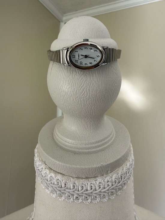 Timex Accessories - Vintage timex Silver Oval Face Stretch Band Watch - White Dial
